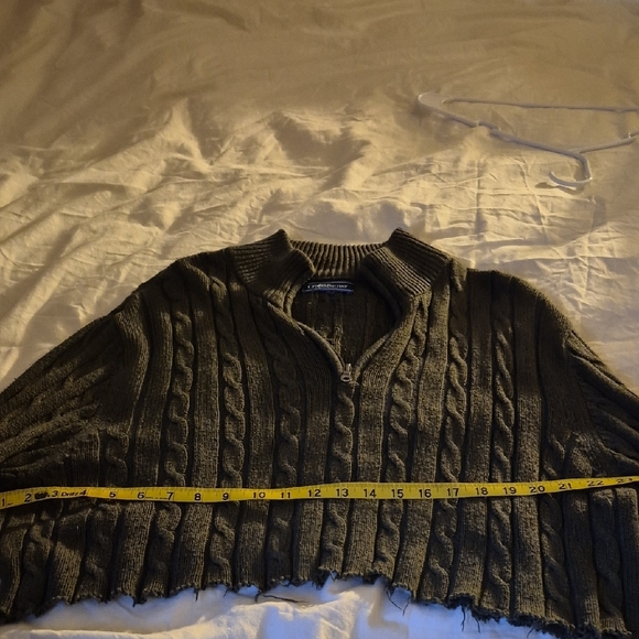 Women's Cable Knit Sweater - Dark Green - Picture 3 of 4